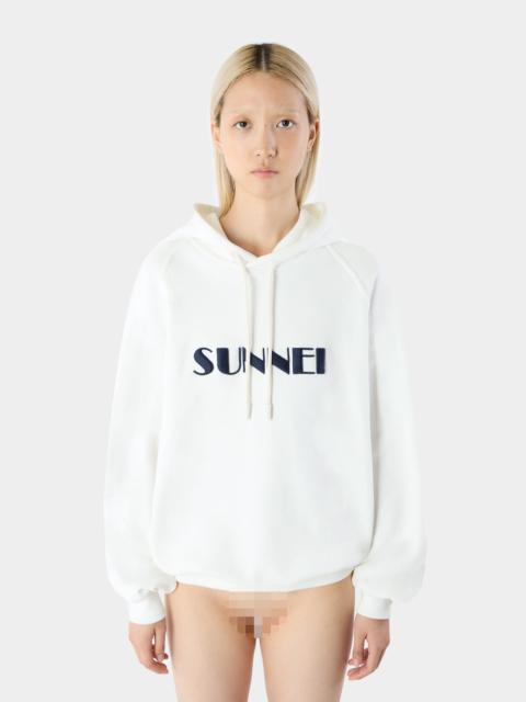 SUNNEI EMBROIDERED HOODIE / white