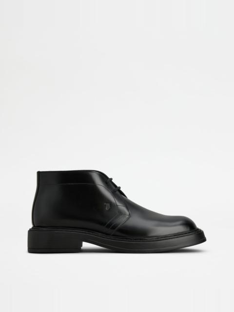 Tod's DESERT BOOTS IN LEATHER - BLACK