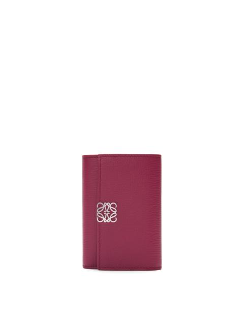 Loewe Anagram small vertical wallet in pebble grain calfskin