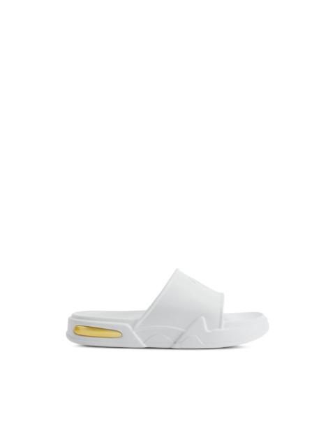 Giuseppe Zanotti logo detail slide