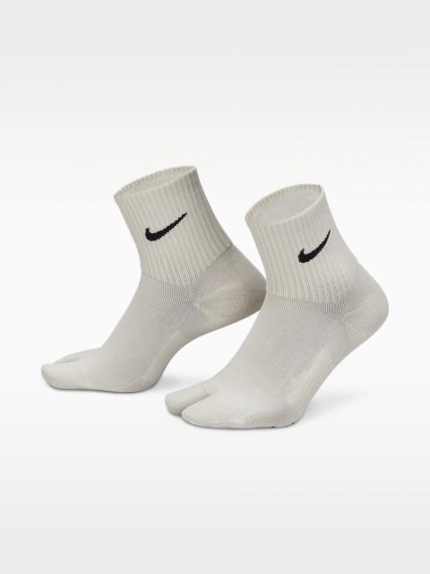 Nike Nike Everyday Plus Lightweight Ankle Split-Toe Socks