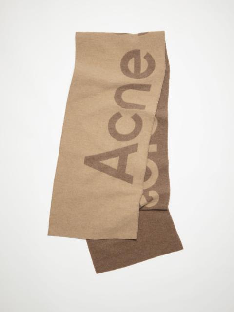 Acne Studios Logo jacquard scarf - Narrow - Camel brown