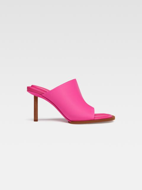 JACQUEMUS Les mules rond carré