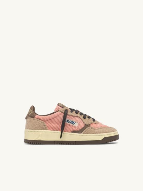 AUTRY MEDALIST LOW SNEAKERS IN PINK DOLPHIN, CHOCOLATE CHIP AND FEATHER GRAY VELVET