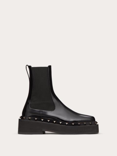 Valentino M-WAY ROCKSTUD BEATLE IN CALFSKIN WITH TONE-ON-TONE STUDS 50 MM