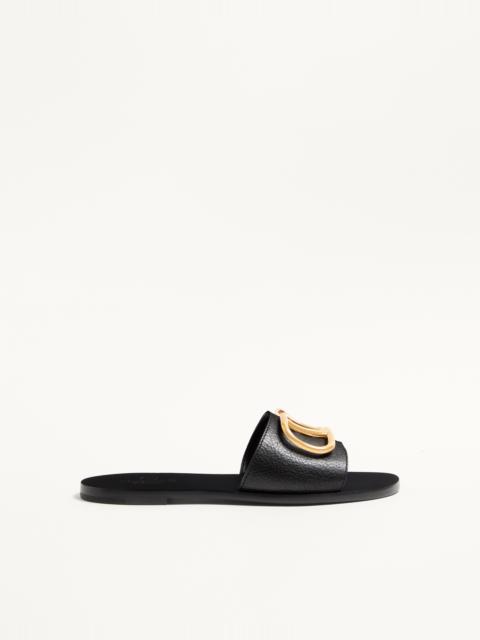 Valentino VLOGO SIGNATURE SLIDE SANDAL IN GRAINY COWHIDE WITH ACCESSORY