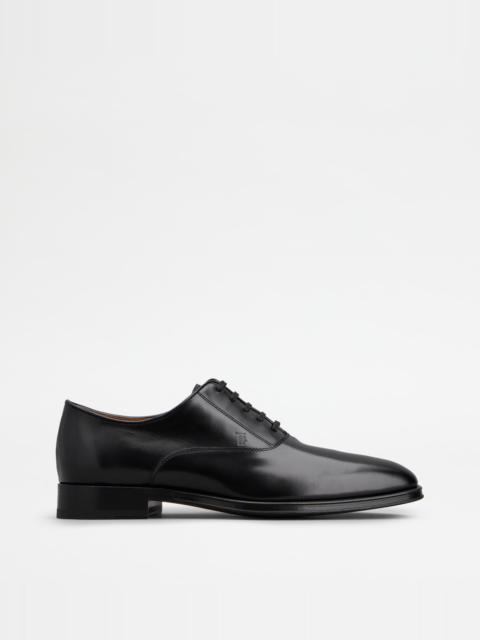 Tod's LACE-UPS IN LEATHER - BLACK