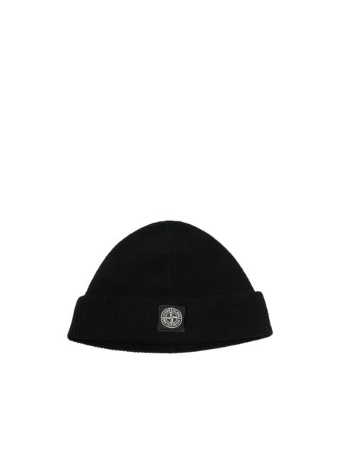 Stone Island logo-patch ribbed-trim beanie hat