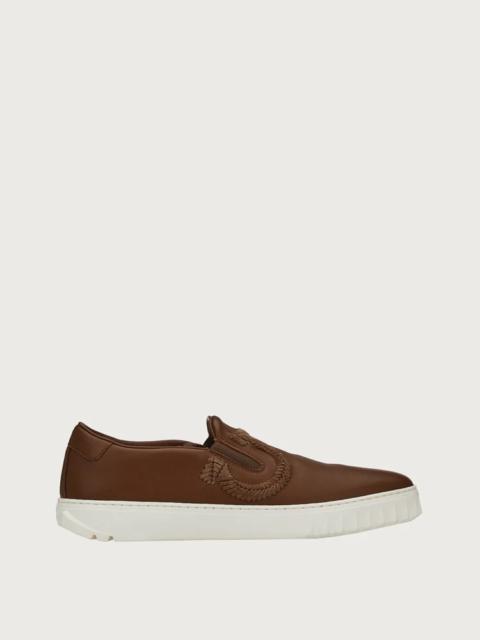 FERRAGAMO GANCINI SLIP ON SNEAKER