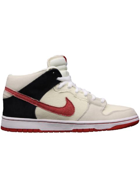 Nike SB Dunk Mid Street Fighter Ryu