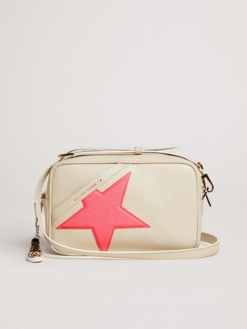 Golden Goose Off-white Star Bag in hammered leather, fuchsia Golden Goose star with iridescent glitter