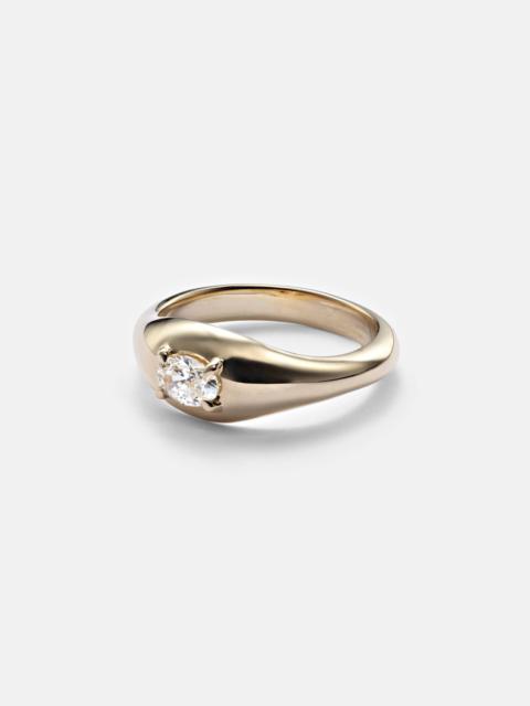 STONE AND STRAND Essential 14kt gold pinky ring with diamonds