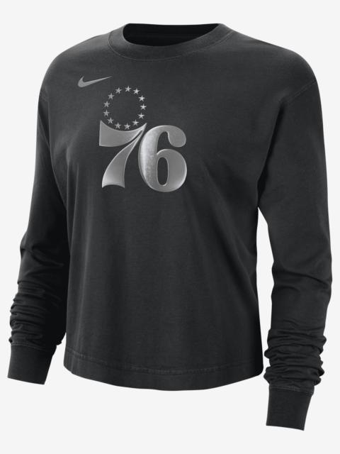 Nike Philadelphia 76ers Courtside Women's Nike NBA Shine Boxy Long-Sleeve T-Shirt
