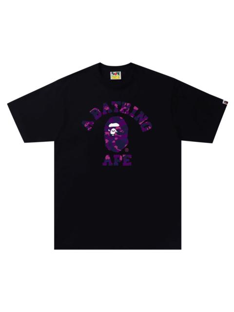 A BATHING APE® BAPE 색상 카모 대학 티 '블랙 / 퍼플 이름 *