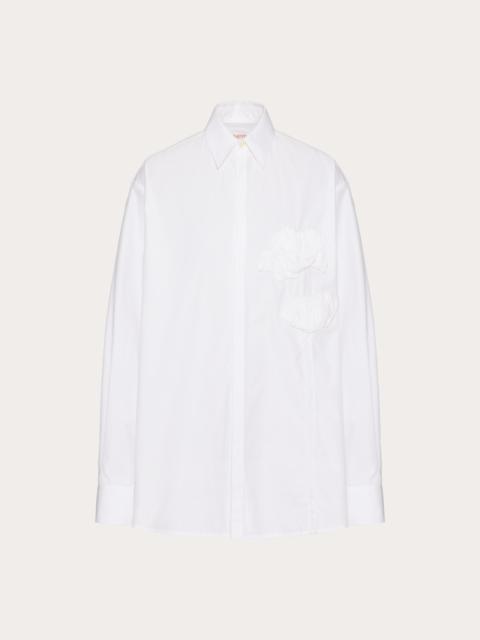 LONG-SLEEVED COTTON POPLIN SHIRT WITH EMBROIDERED PLEATED FLOWER