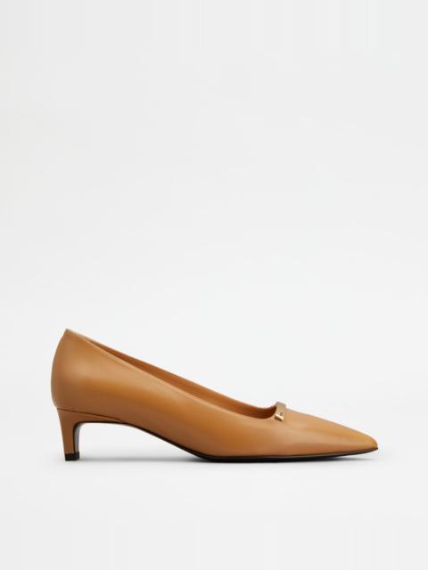 Tod's PUMPS IN LEATHER - BROWN