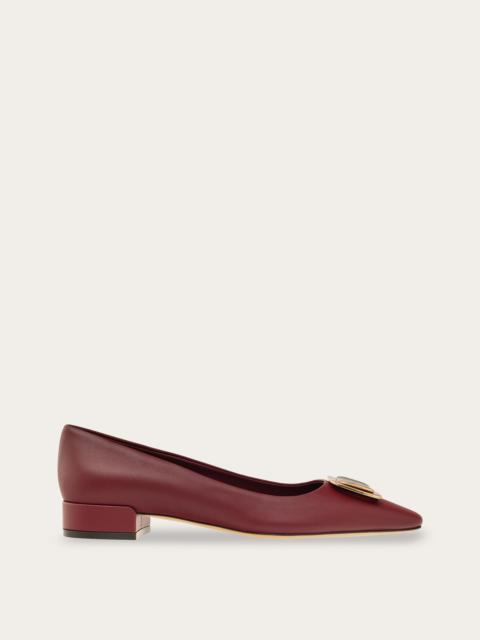 FERRAGAMO New Vara plate pump