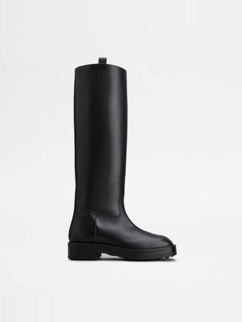 Tod's BOOTS IN LEATHER - BLACK