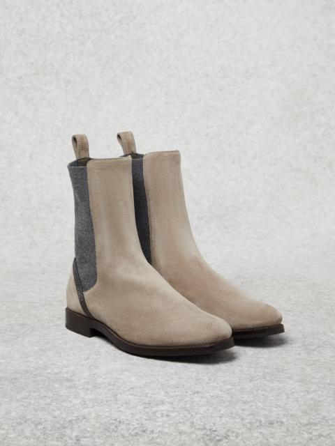 Suede Chelsea boots with shiny contour