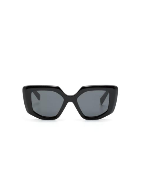 cat-eye frame sunglasses