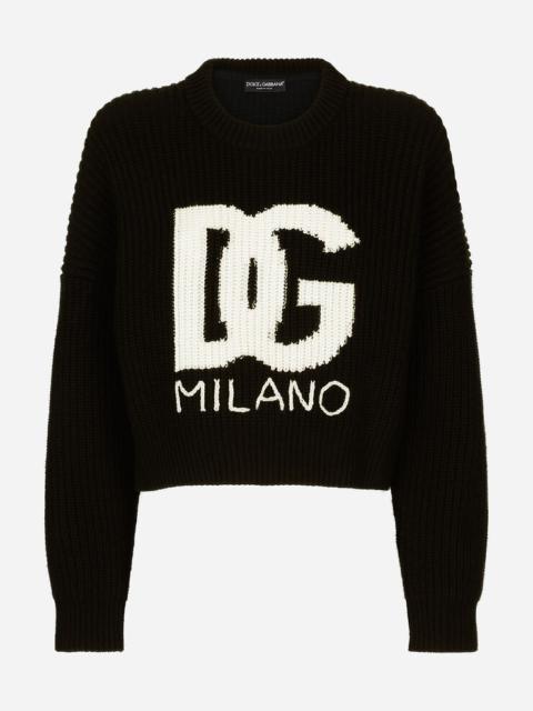 Cropped fisherman’s rib sweater with DG logo