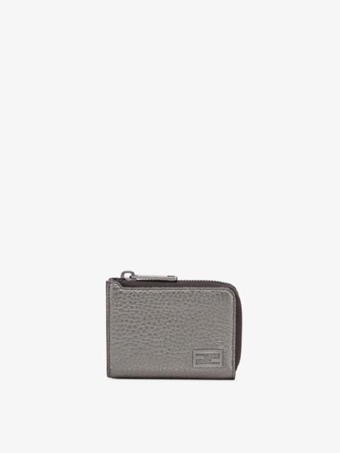FENDI Card holder with two side zips. Made of gray Cuoio Romano leather. FF Baguette accessory in dark rut