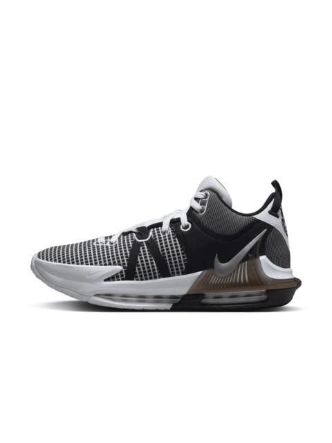 Nike Men's LeBron Witness 7 Basketball Shoes