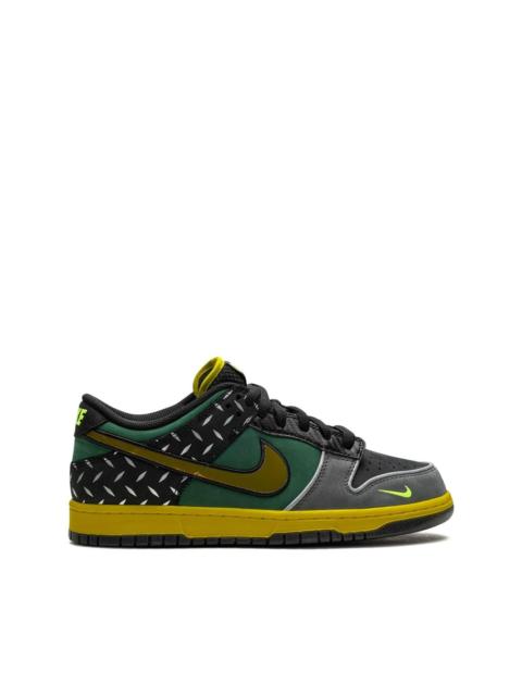 Nike x DOAF Dunk Low "What The Duck- University of Oregon Home" sneakers