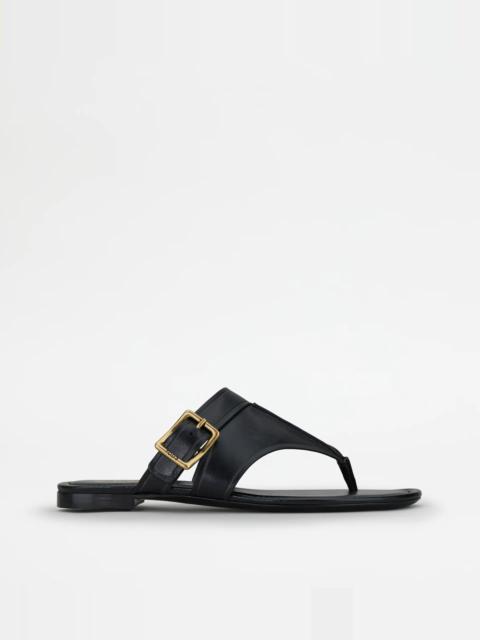 Tod's THONG SANDALS IN LEATHER - BLACK