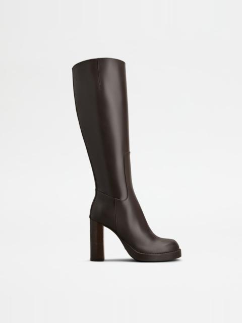 Tod's BOOTS IN LEATHER - BROWN