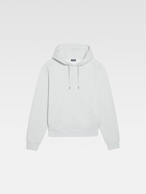 Le sweatshirt brodé