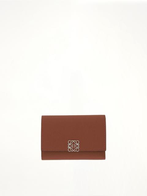 Loewe Anagram Small Vertical Wallet in Pebble Grain Calfskin in Tan