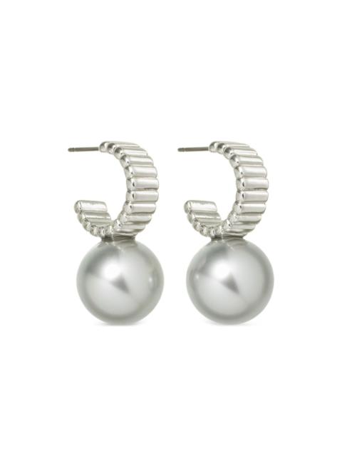 ROXANNE ASSOULIN ribbed-hoop pearl earrings