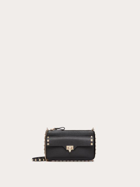 Valentino GRAINY CALFSKIN POUCH WITH ROCKSTUD CHAIN