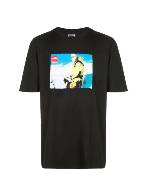 x The North Face T-shirt