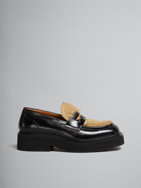 Marni BLACK LEATHER AND BEIGE LONG HAIR CALFSKIN MOCCASIN