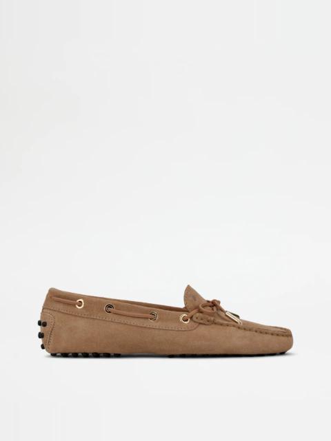 Tod's GOMMINO DRIVING SHOES IN SUEDE - BEIGE