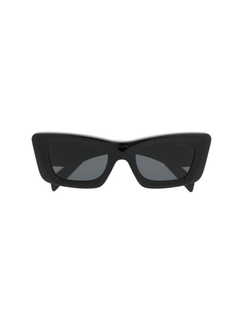 cat-eye frame tinted sunglasses