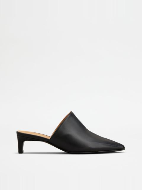 Tod's MULES IN NAPPA LEATHER - BLACK