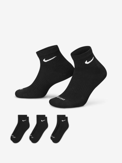 Nike Everyday Plus Cushioned Training Ankle Socks (3 Pairs)