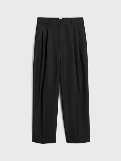 Double-pleated cropped trousers black