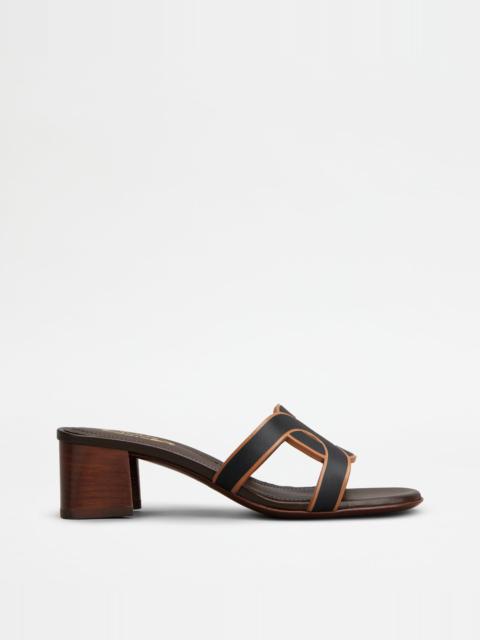 Tod's KATE SANDALS IN LEATHER - BROWN