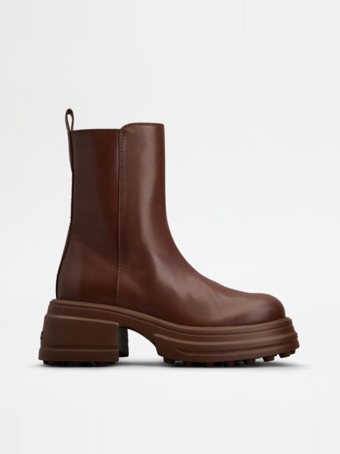 Tod's PLATFORM ANKLE BOOTS IN LEATHER - BROWN