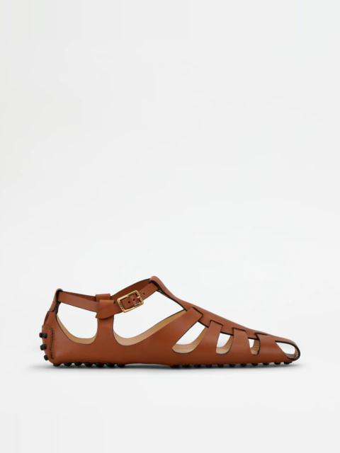 Tod's GOMMINO SANDALS IN LEATHER - BROWN