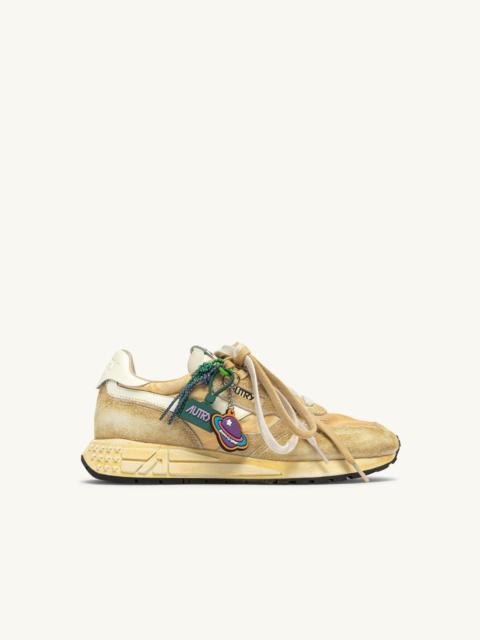AUTRY REELWIND SUPER VINTAGE SNEAKERS IN YOLK YELLOW AND WHITE SUEDE AND NYLON