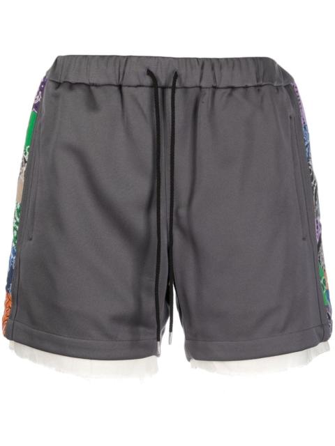 drawstring-waistband bandana-print shorts