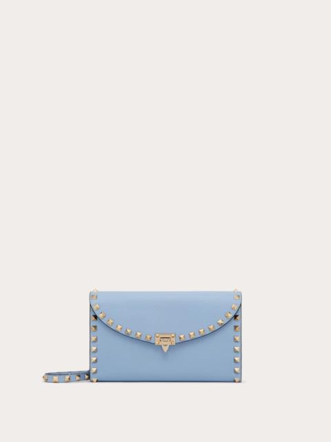 ROCKSTUD WALLET WITH CHAIN IN GRAINY CALFSKIN