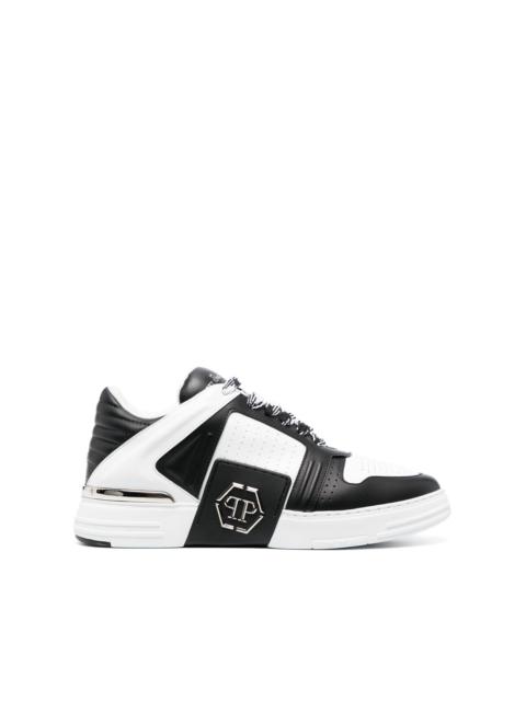 logo-patch low-top sneakers