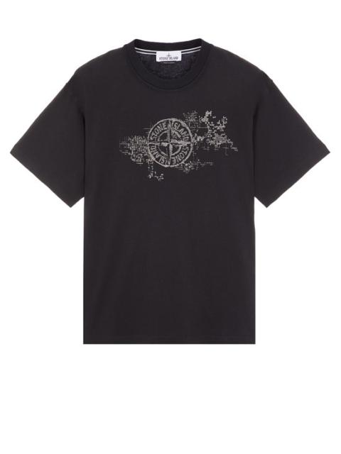 Stone Island 2RCE8 PRINTED COTTON JERSEY WITH 'CAMO THREE' EMBROIDERY BLACK