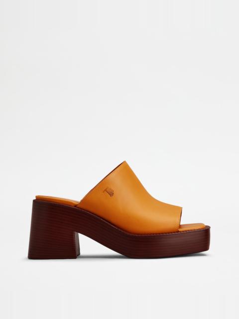 Tod's PLATFORM MULES IN LEATHER WITH HEEL - ORANGE